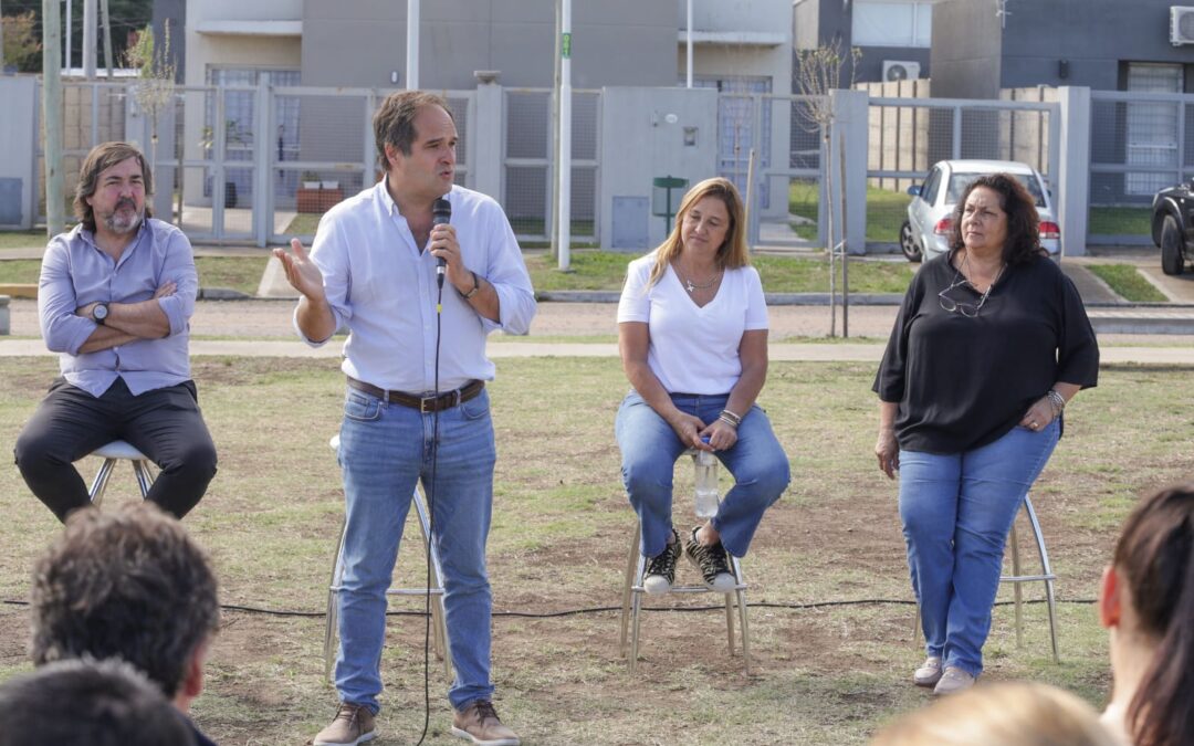 Maggiotti y Menéndez entregaron viviendas del Desarrollo Urbanístico Merlo