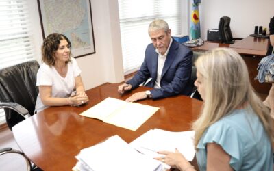 Ferraresi firmó las escrituras de terrenos en los que se construirán viviendas en Avellaneda