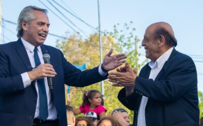 Mussi y Alberto Fernández se muestran juntos inaugurando un asfalto en Berazategui