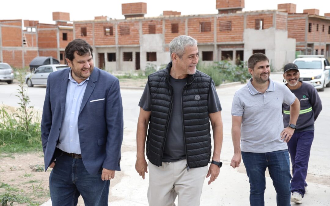 Varias obras recorrió Ferraresi junto al presidente del Consejo Nacional de la Vivienda