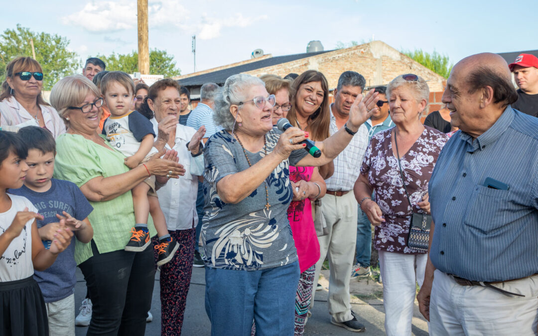 Junto a vecinos, Mussi afirmó: “Les pido que no aflojen y sigamos hacia adelante unidos”