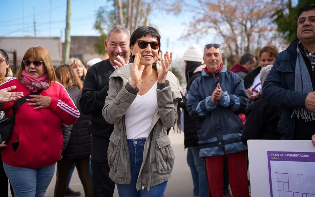 Mayra recorrió obras de pavimento en Solano