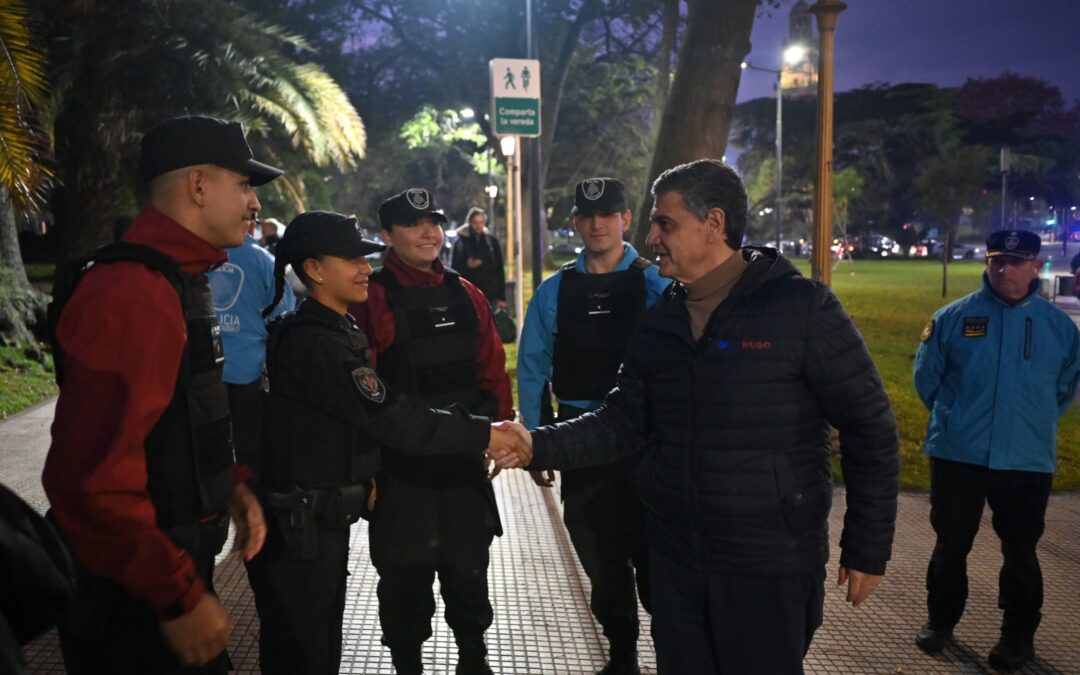 Chip electrónico y rastreo en vivo: cómo son los nuevos chalecos antibalas de la Policía de la Ciudad