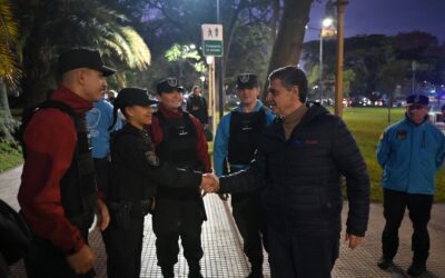 Chip electrónico y rastreo en vivo: cómo son los nuevos chalecos antibalas de la Policía de la Ciudad
